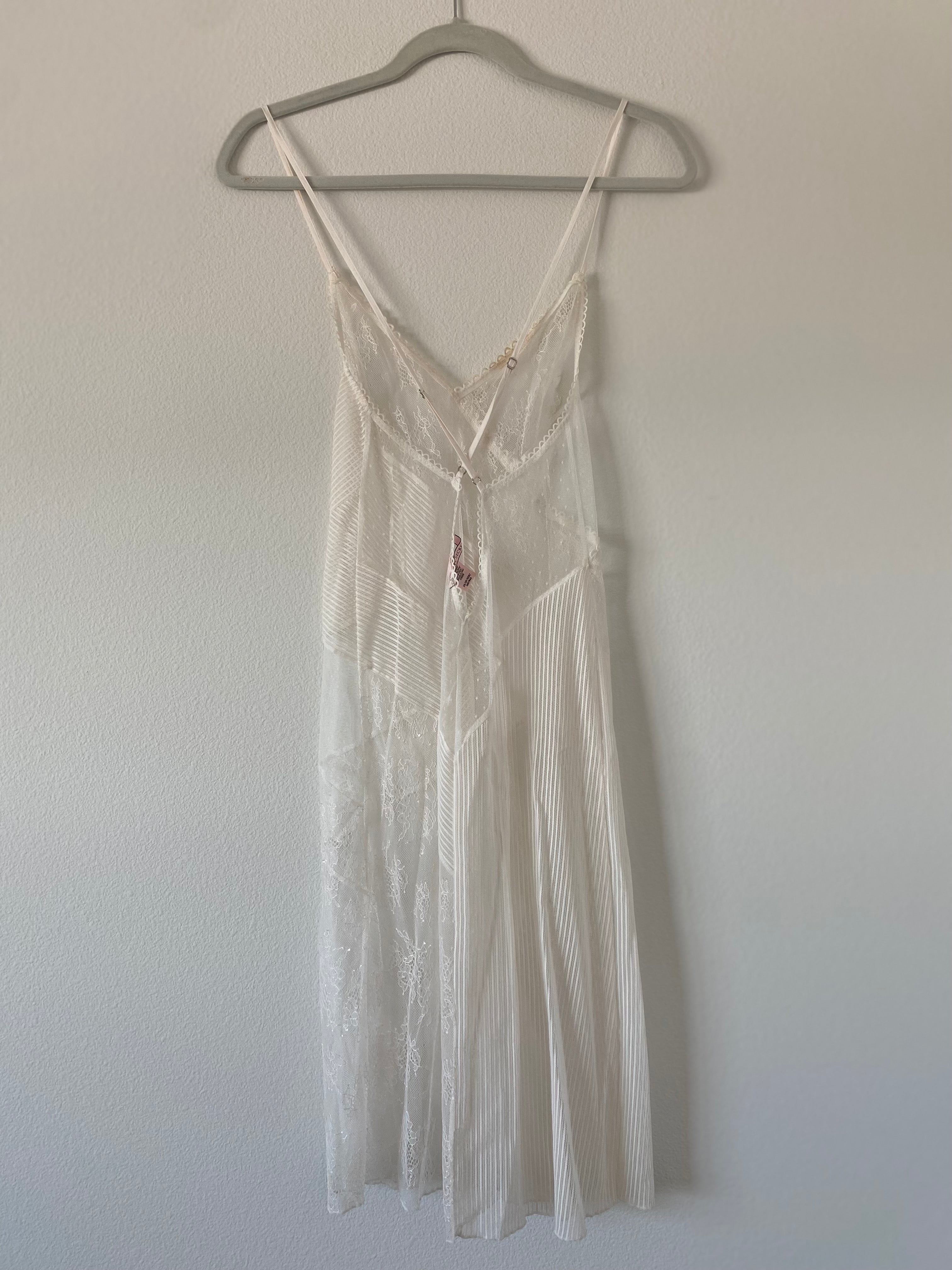 VS Nighty White