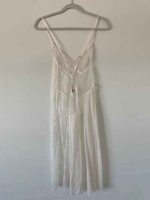 VS Nighty White