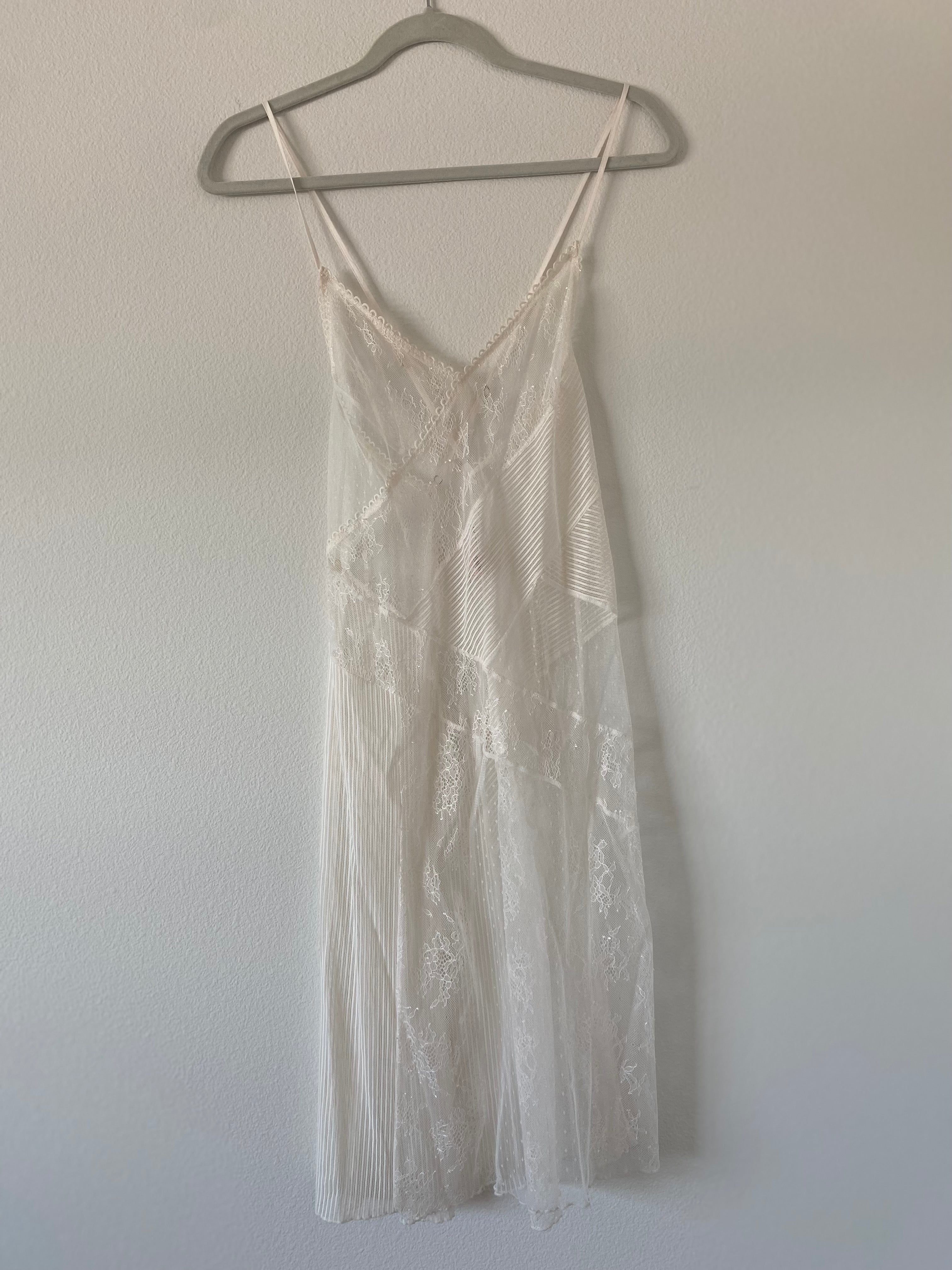 VS Nighty White
