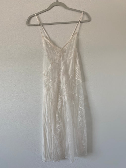 VS Nighty White
